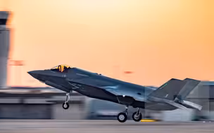 英国空军再获3架F-35B 为明年作战部署做准备