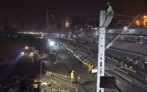 “基建狂魔”又开挂了  一夜之间完成“铁轨换装”