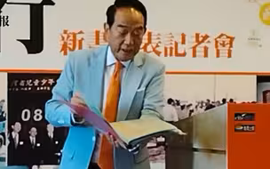 宋楚瑜忆儿时在大陆各地逃难，但母亲一直保存他学校成绩单