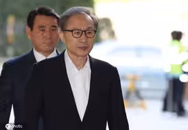 韩国前总统李明博获特赦，15年刑期被免除