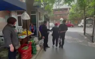 86岁老人去看望女儿时迷路，接下来的一幕暖心！