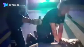 泰国小象遭摩托车撞倒 接受心肺复苏后奇迹生还