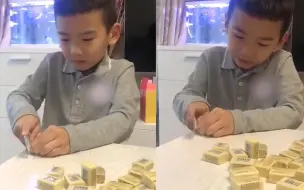 萌娃上课切橡皮被爸爸惩罚切完一盒 在家哭啼啼用尺子一点点切