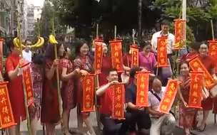 “今朝掂过碌蔗！”旗袍、香蕉+甘蔗……广东家长送考现场祝福满满