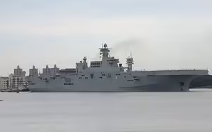 075首舰刚海试，3号舰船体就现身船坞？美军两栖霸主地位岌岌可危
