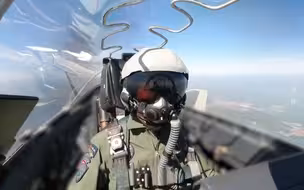 歼-20阅兵训练曾出现失误 最后靠秘密武器解决了