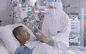 你终于理我了！ICU医生甘当“陪聊”，为新冠重症患者减压