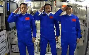 感谢全国人民支持！3名航天员在天和核心舱向全国人民敬礼