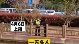 封控小区老人不听劝下楼闲逛，防疫民警催泪劝说：“你有家待不住