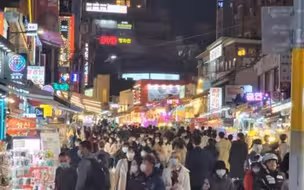 文在寅这次很难办！韩国大批人已经管不住了，疫情大危机还在后面