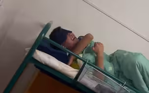 单身男生逛街被女生要微信 瞬间心花怒放 回宿舍后一举动亮了