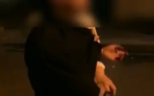恶劣！广州一醉酒乘客咬掉了出租车司机一截手指，现场两人打作一团