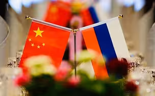 绝不让俄孤军奋战！美纠集30多国围攻俄罗斯时，中俄发表重要声明