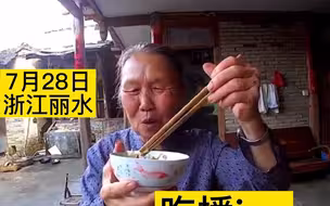 孙子给奶奶装了可视门铃，75岁奶奶秒变“分享狂魔”…老家的所有都想告诉在城里工作的孙子。