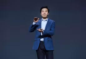 雷军谈小米与华为相爱相杀：拥有华为这样的友商是小米最大的幸运