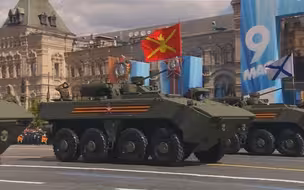 俄罗斯“胜利日”红场阅兵如期举行 T-34型坦克亮相别有意涵