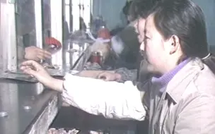 #浦东那些年  30年前，浦东长途客运站里百姓赶春运回家过年
