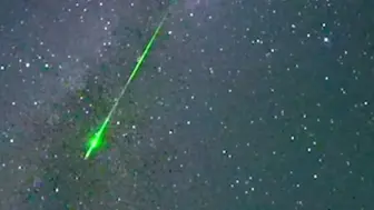 绝美！当中国空间站邂逅英仙座流星雨