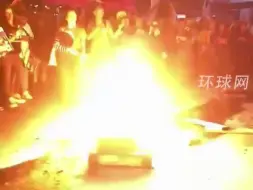 火光冲天！大批以色列示威者上街：点燃火堆要求达成停火协议，女子举“拜登救救我们”标语