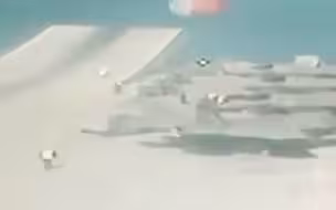 英国F-35B在“女王”号航母上起飞时坠海的视频曝光
