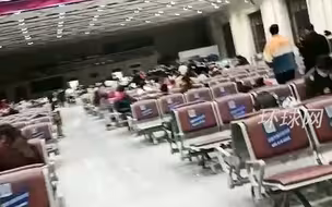 新疆伊犁新增2例感染者！游客暂不能离开，国家卫健委派出工作组赴新疆伊犁指导疫情处置工作。
