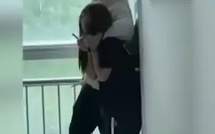 西安某高校发生持刀劫持事件：嫌疑人被当场控制，被劫持女生脱险