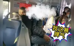 男子乘公交一人占两座 北京大爷看不惯  怒怼占座男