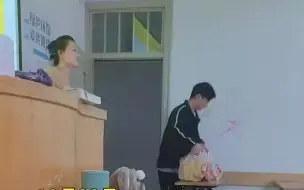 老师新婚后请全班喝奶茶 点名领奶茶抓到逃课同学:没来的亏大了