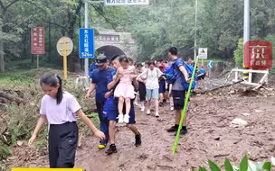 6名老师38个孩子被困2天多后脱困！他们坚信消防员和人民子弟兵一定会来！#暴风雨中他们坚守在一线 #广电媒体直击防汛抗台风一线 #全国广电新媒体集结发光