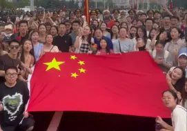 跨国的共鸣！白俄阅兵彩排前，海外留学生与中国仪仗队同唱国歌