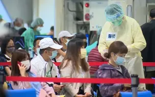 台湾新冠确诊人数连续单日破6万例 台卫生部：高峰还没到