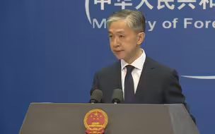 英国威胁停止向香港派法官 外交部回应