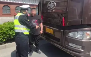 大货车安装“翻牌器”，结果“翻车”了！