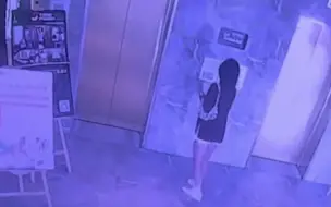 女子无故遭陌生人撞击，双手是血，眼角缝6针，现场一幕让人后怕。