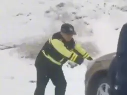 我们路上看雪景，他们执勤做“雪警”#全国广电新媒体集结发光