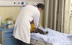天冷多穿？小宝宝穿8件衣服捂出病