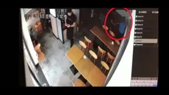 民警吃饭途中遇外卖员欲拿菜刀伤人，奋不顾身快速制止