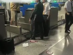 男子未赶上飞机殴打机场工作人员？上海警方通报：行政拘留
