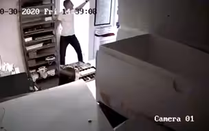 监拍希腊群岛6.9级地震瞬间：房屋剧烈晃动 电灯闪灭眼前一片漆黑