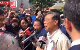 华附132周年校庆，钟南山回母校同学们热情追星