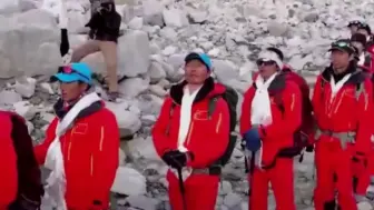 勇士凯旋！2020珠峰测量登山队顺利返回 大本营为队员们献上哈达