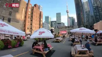 加拿大停车场变身“网红”露天餐吧 甚至连沙滩都有！