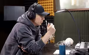 和朱亚文见证机甲力士的擎天之力