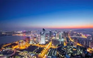 一个振奋人心的消息传来，中国将超越美国？外媒：还会提前五年