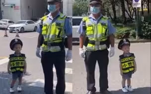 3岁小萌娃跟交警一起执勤护考 爸爸：提前5000多天感受高考气氛