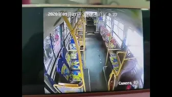 万元现金完璧归赵 为公交车驾驶员点个赞！