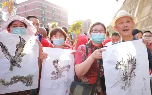 七旬老人提前三月画老鹰为孙儿加油：祝考生鹏程万里，展翅飞翔