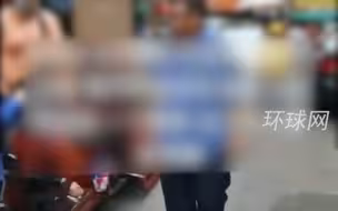 城管通报两队员当街捶打女商贩：队员被打后还击 相关人员已停职处理