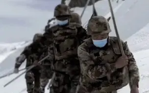 致敬！阳春三月，新疆乌恰护边员踏雪齐腰巡逻