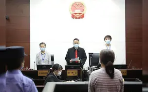 上海62岁老人拿邻居车套擦狗尿后放火灭迹 获刑三年多
